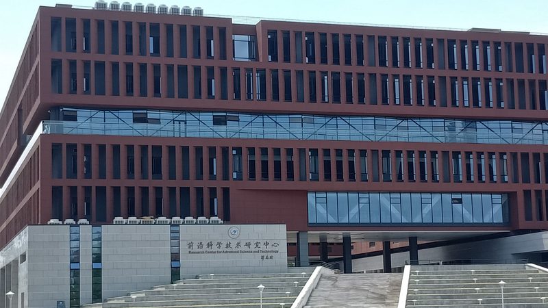 首先，对电子元件进行盘点，确保库存数据的准确性。盘点时，需注意以下几点：
